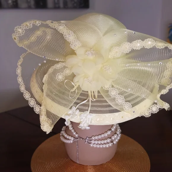 Womens Hat - Picture 2 of 4